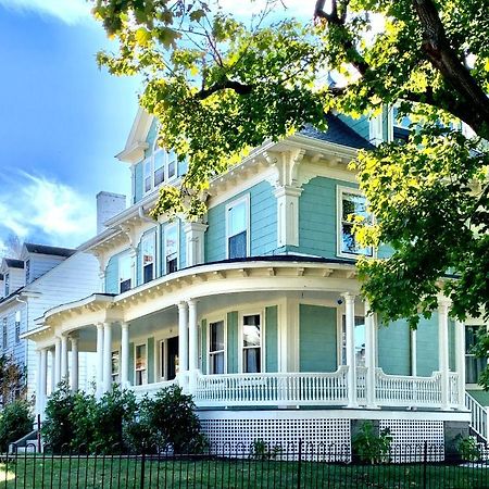 Vida Boutique Inn Устър Екстериор снимка